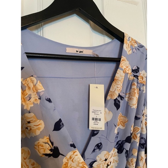 NWT. Blue and cream floral wrap dress. Size Large - Picture 3 of 3